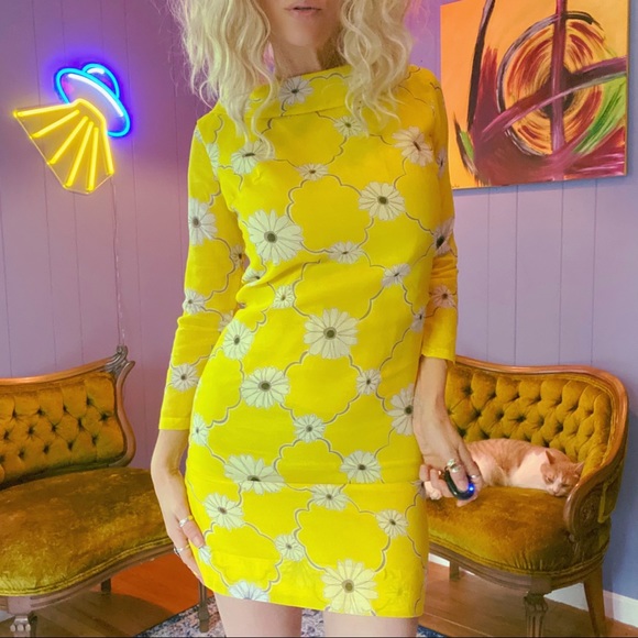 ❌SOLD🏷Vintage 1960s Flower Power mini dress - Picture 3 of 11